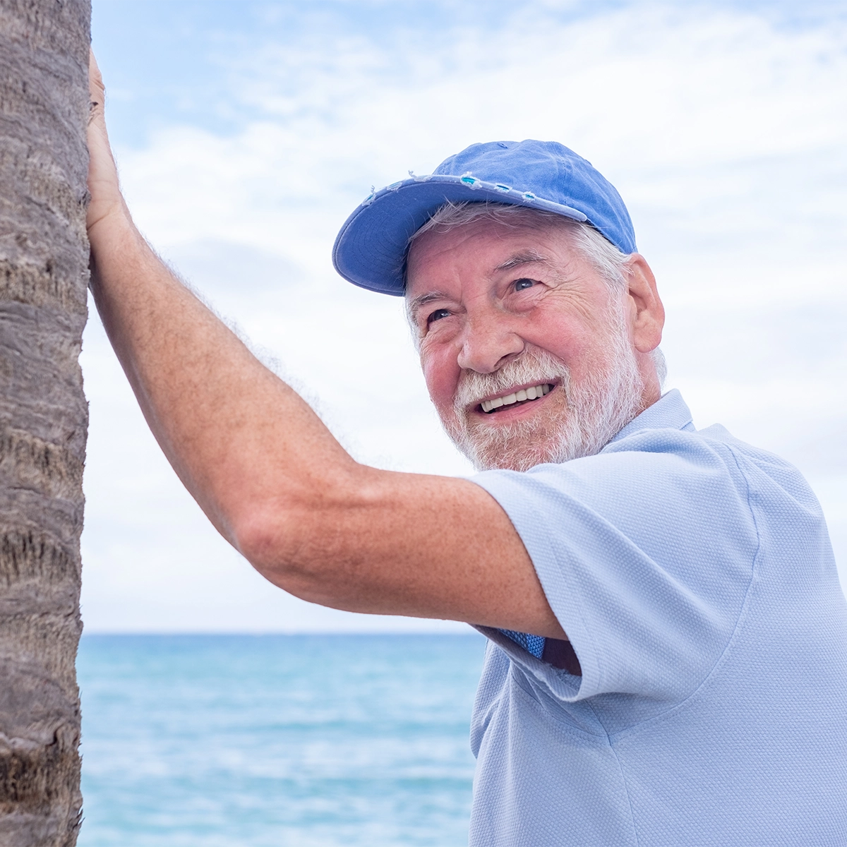 Senior man enjoying clear vision thanks to IV free cataract surgery in Florida