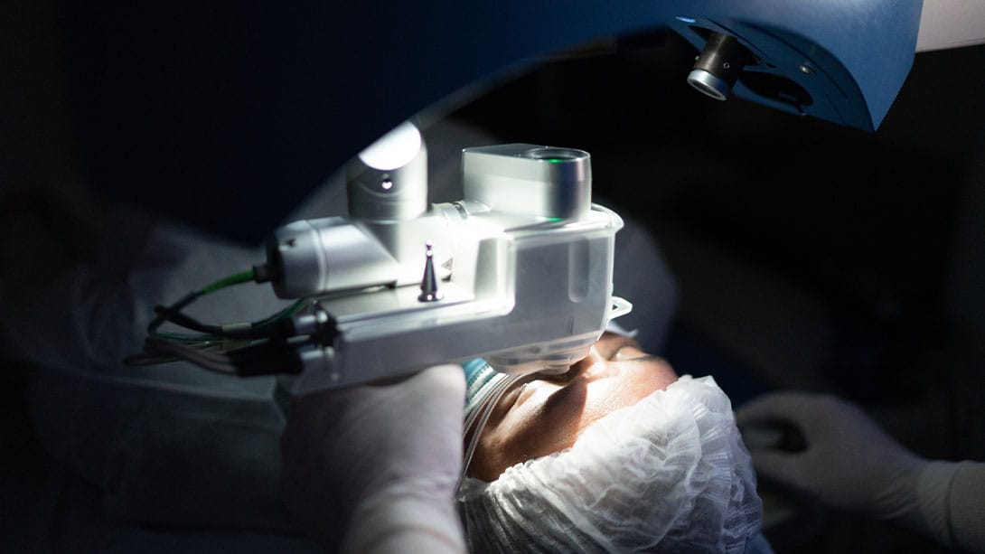 patient getting cataract surgery in Orlando, FL